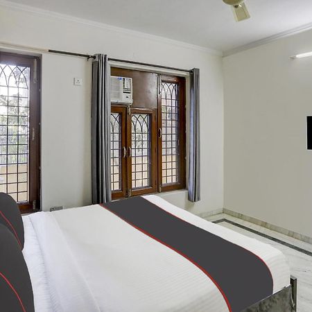 Capital O Uk House Residency 호텔 구르가온 외부 사진